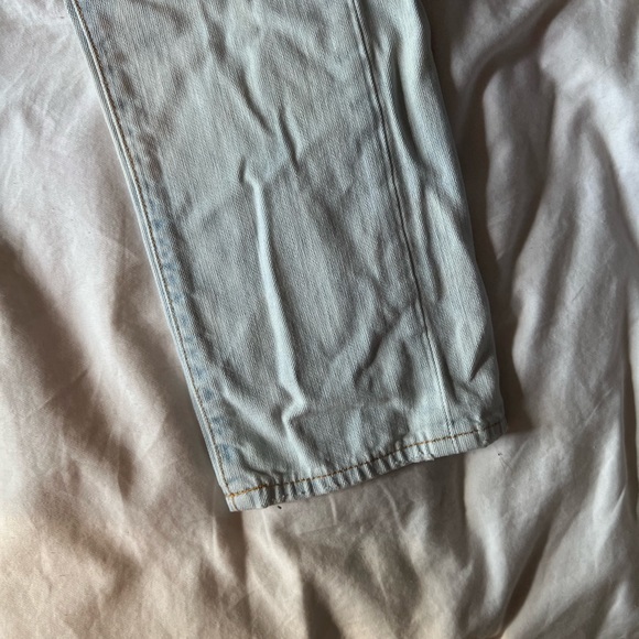 Anthropologie - Lightwash Denim Jeans - Low Rise Distressed Cropped Slim Fit - Picture 10 of 15